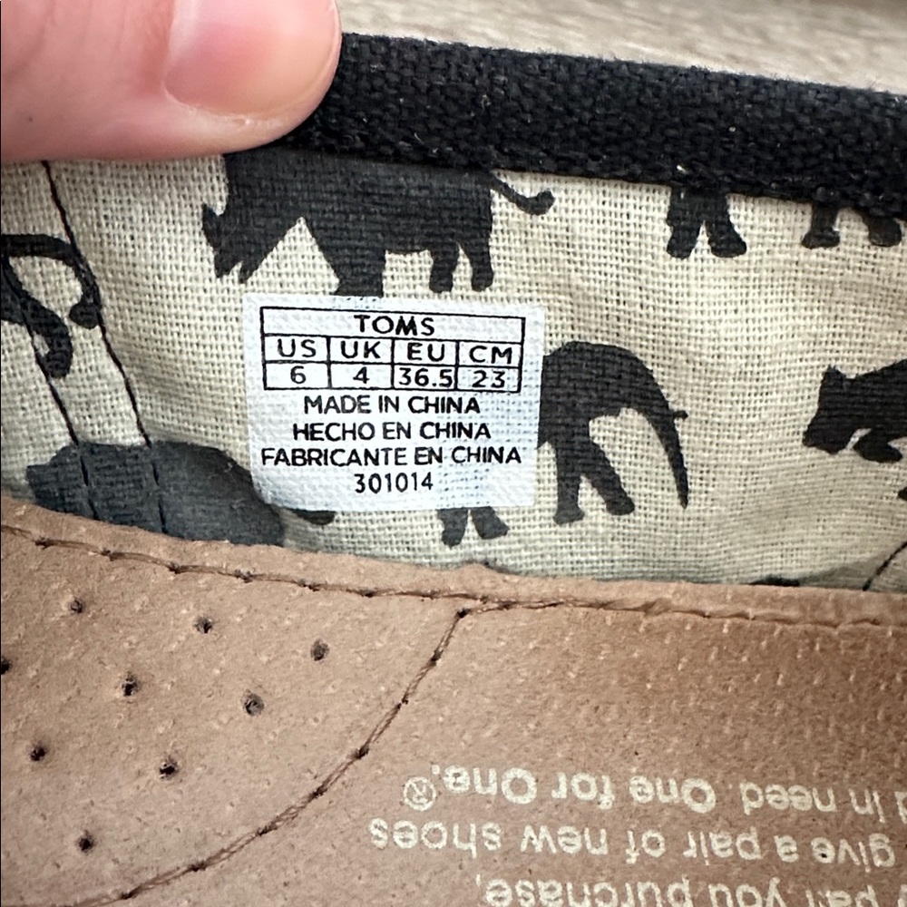 Toms Black Canvas Slip-On Shoes Size Women’s 6 - Picture 6 of 6